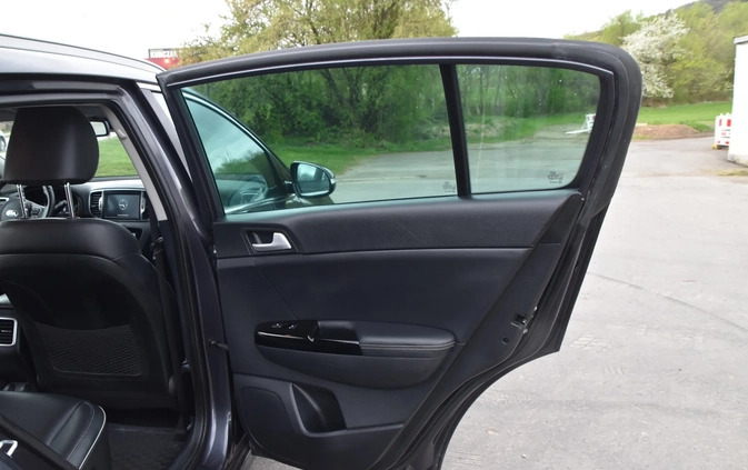 Kia Sportage cena 66900 przebieg: 200000, rok produkcji 2016 z Wojnicz małe 781